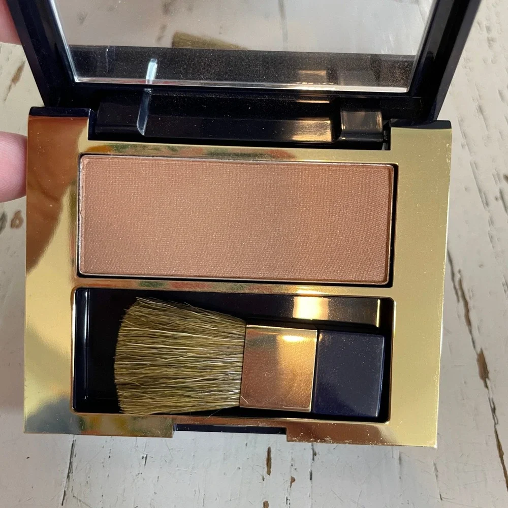 Estée Lauder achieve natural